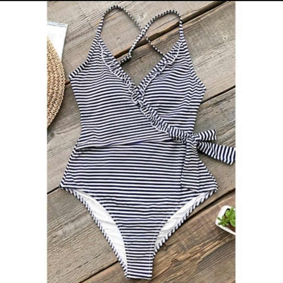 NWT Cupshe Black and White Striped One Piece Swimsuit - Picture 2 of 4